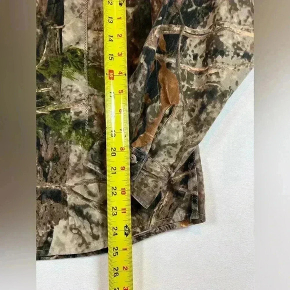 Cabela’s womens size Medium Zonz Woodland hunting shirt button down camouflage - Picture 4 of 11